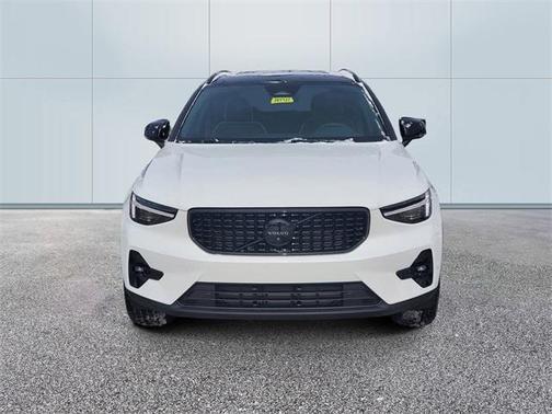 2026 Volvo XC40 B5 Ultra Black Edition
