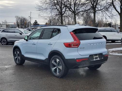 2026 Volvo XC40 B5 Plus