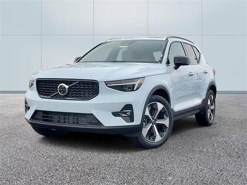 2026 Volvo XC40 B5 Plus
