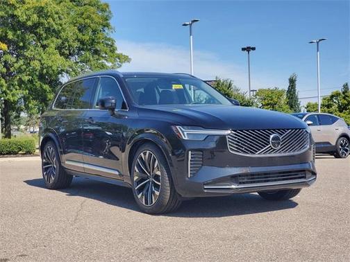 2025 Volvo XC90 B6 Plus 7-Seater