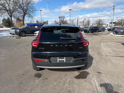 2021 Volvo XC40 T5 Momentum