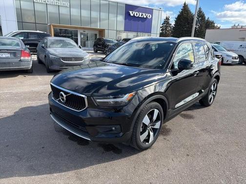 2021 Volvo XC40 T5 Momentum