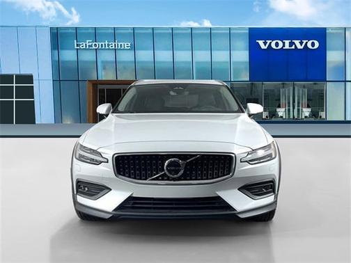 2023 Volvo V60 Cross Country B5 Plus