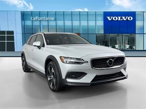 2023 Volvo V60 Cross Country B5 Plus