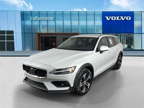 2023 Volvo V60 Cross Country B5 Plus