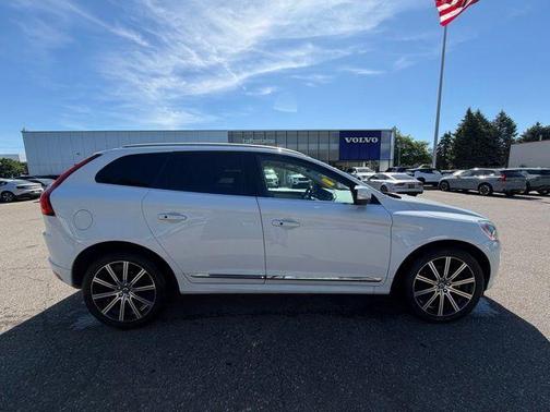 Ice White 2017 Volvo XC60 T6 Inscription