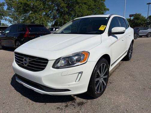 Ice White 2017 Volvo XC60 T6 Inscription