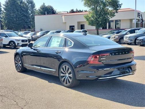 2025 Volvo S90 B6 Plus