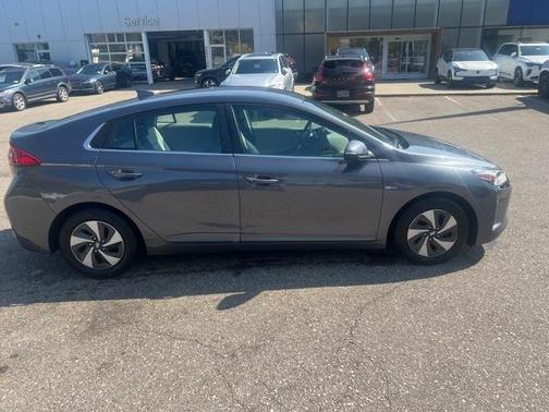 2017 Hyundai IONIQ Hybrid SEL