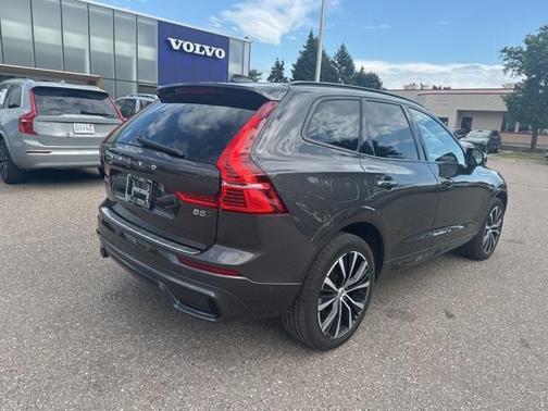 2023 Volvo XC60 B5 Plus Dark Theme
