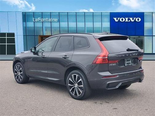 2023 Volvo XC60 B5 Plus Dark Theme
