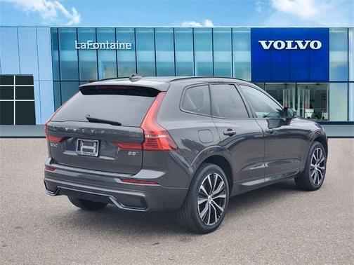 2023 Volvo XC60 B5 Plus Dark Theme
