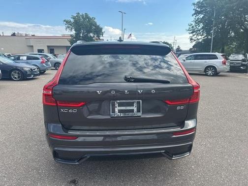 2023 Volvo XC60 B5 Plus Dark Theme