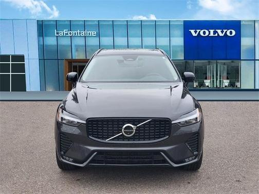 2023 Volvo XC60 B5 Plus Dark Theme