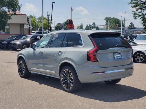 2026 Volvo XC90 T8 PLUS