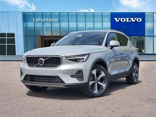 2025 Volvo XC40 B5 Core Bright Theme