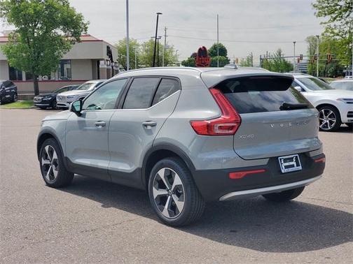 2025 Volvo XC40 B5 Core Bright Theme