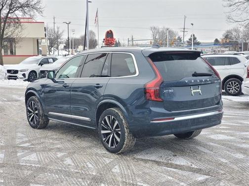 2026 Volvo XC90 B5 Core