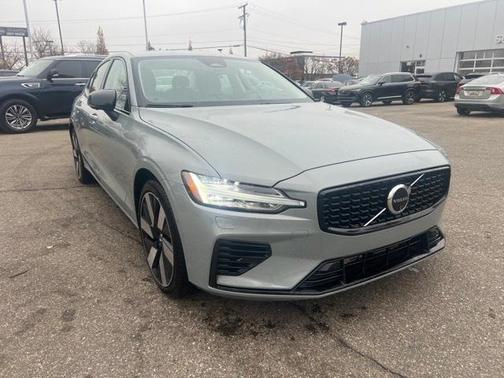 2024 Volvo S60 Recharge Plug-In Hybrid T8 Ultimate Dark Theme