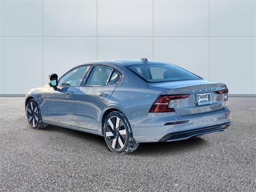 2024 Volvo S60 Recharge Plug-In Hybrid T8 Ultimate Dark Theme