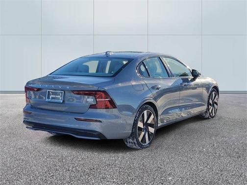 2024 Volvo S60 Recharge Plug-In Hybrid T8 Ultimate Dark Theme