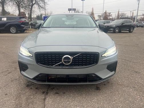 2024 Volvo S60 Recharge Plug-In Hybrid T8 Ultimate Dark Theme