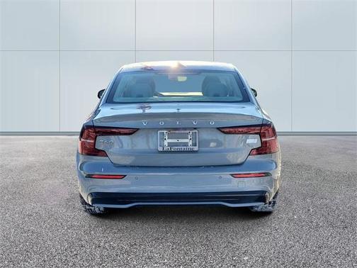 2024 Volvo S60 Recharge Plug-In Hybrid T8 Ultimate Dark Theme