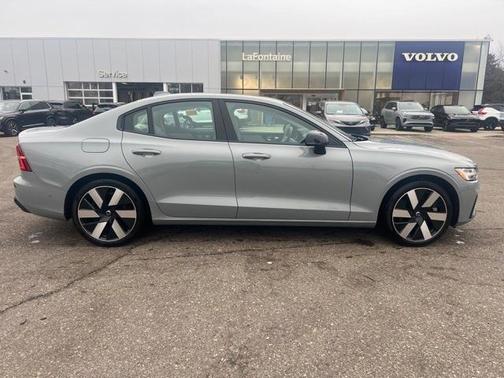 2024 Volvo S60 Recharge Plug-In Hybrid T8 Ultimate Dark Theme