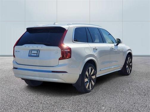 2024 Volvo XC90 Recharge Plug-In Hybrid T8 Plus Bright Theme 7 Passenger