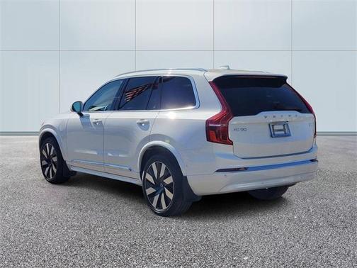 2024 Volvo XC90 Recharge Plug-In Hybrid T8 Plus Bright Theme 7 Passenger
