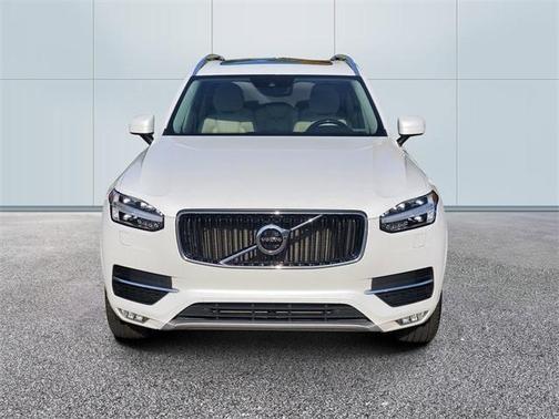 2016 Volvo XC90 T6 Momentum
