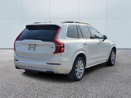 2016 Volvo XC90 T6 Momentum