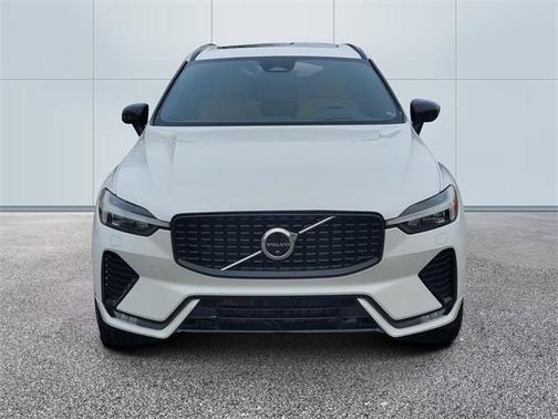 2023 Volvo XC60 B5 Ultimate Dark Theme