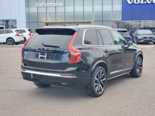 Onyx Black Metallic 2023 Volvo XC90 B6 Plus 7-Seater