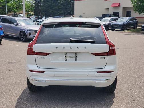 Crystal White Metallic 2023 Volvo XC60 B5 Plus Bright Theme