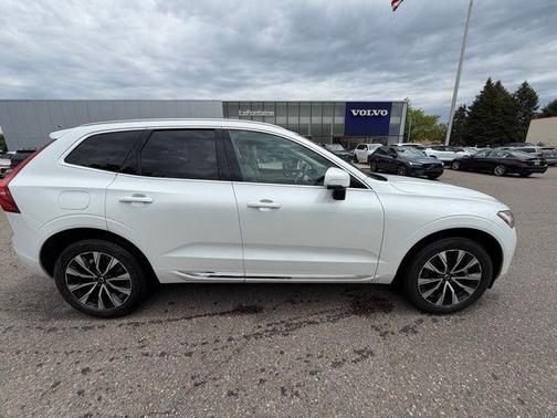 Crystal White Metallic 2023 Volvo XC60 B5 Plus Bright Theme