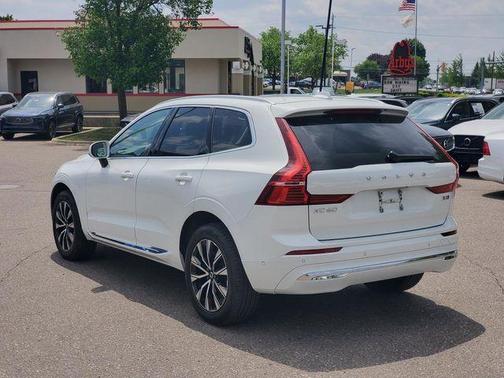 Crystal White Metallic 2023 Volvo XC60 B5 Plus Bright Theme
