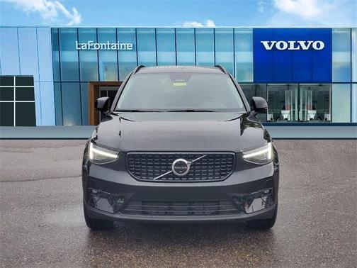 2025 Volvo XC40 B5 Plus Dark Theme