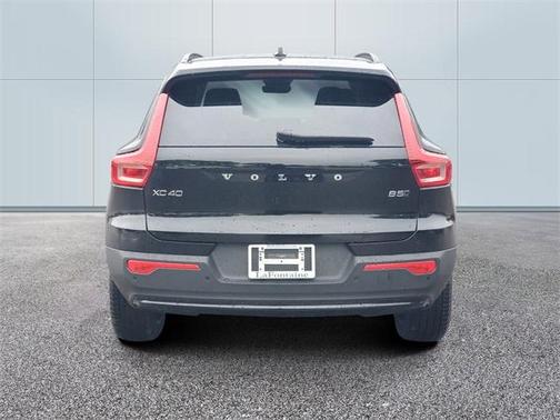 2025 Volvo XC40 B5 Plus Dark Theme