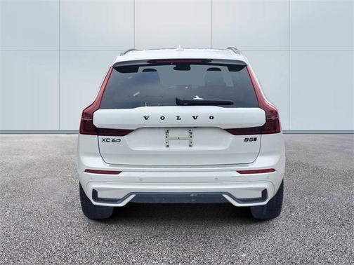 2026 Volvo XC60 B5 Ultra Black Edition