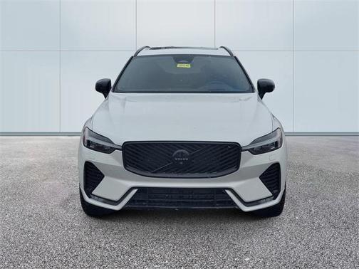 2026 Volvo XC60 B5 Ultra Black Edition