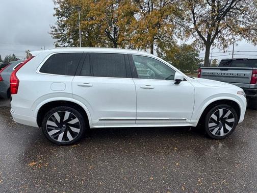 2024 Volvo XC90 Recharge Plug-In Hybrid T8 Plus Bright Theme 7 Passenger
