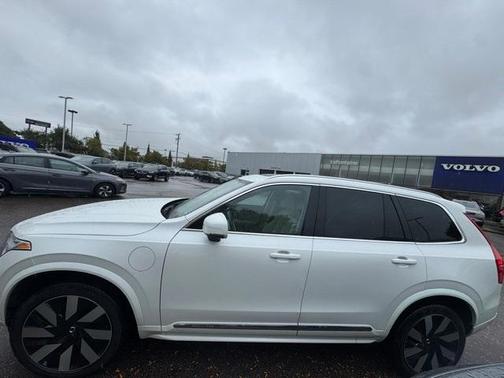 2024 Volvo XC90 Recharge Plug-In Hybrid T8 Plus Bright Theme 7 Passenger