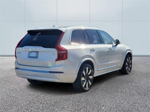 2024 Volvo XC90 Recharge Plug-In Hybrid T8 Plus Bright Theme 7 Passenger