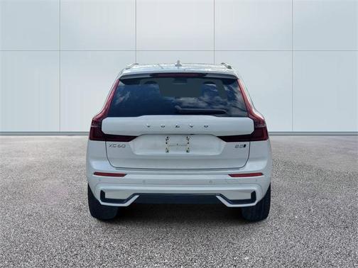 2026 Volvo XC60 B5 Ultra