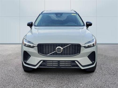 2025 Volvo XC60 Plug-In Hybrid T8 Plus
