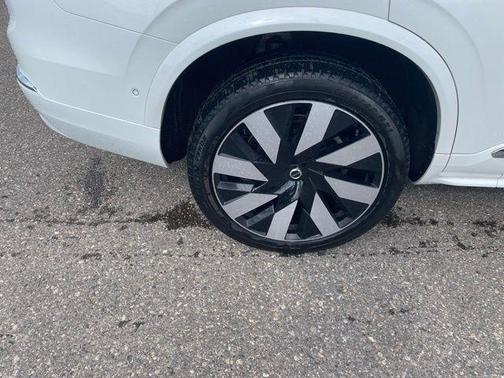 2024 Volvo XC90 Recharge Plug-In Hybrid T8 Plus Bright Theme 7 Passenger