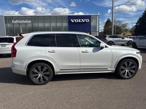 2024 Volvo XC90 B6 Ultimate Bright Theme 7-Seater