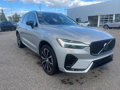 2023 Volvo XC60 Recharge Plug-In Hybrid T8 Ultimate Dark Theme