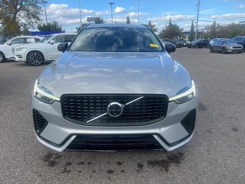 2023 Volvo XC60 Recharge Plug-In Hybrid T8 Ultimate Dark Theme
